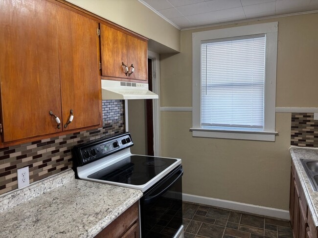 Building Photo - 3 Bedroom House