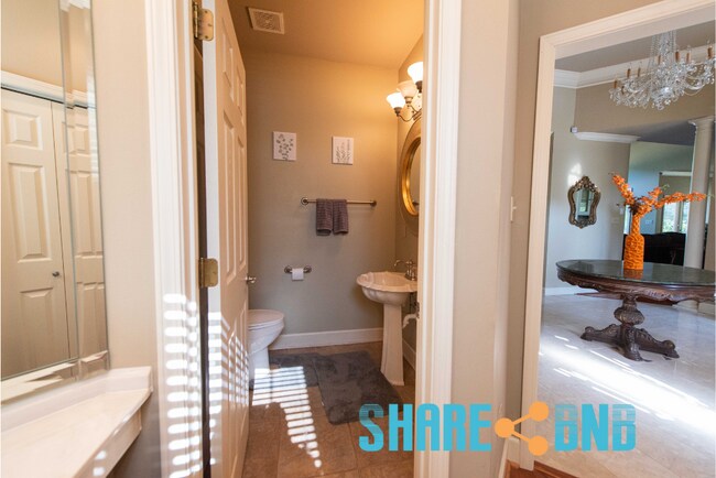 Building Photo - 48 Dartmouth Dr