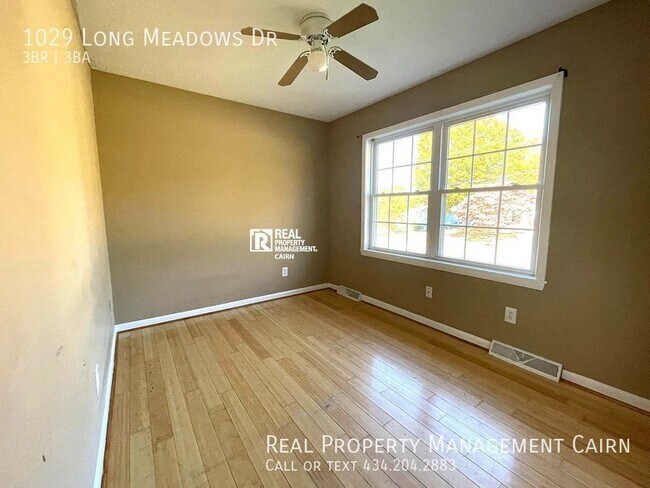 Building Photo - Spacious 3 Bedroom 2.5 Bath Split Level Home