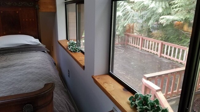 Building Photo - 1881 Cliff Rd