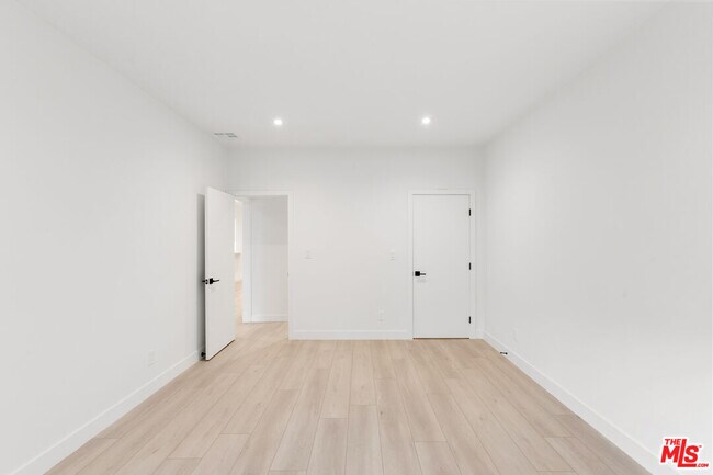 Building Photo - 10630 Wilkins Ave