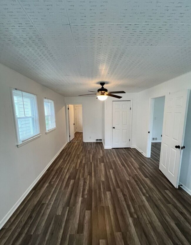 Building Photo - Charming 3 Bedroom Home in Independence!
