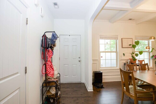 Building Photo - "Charming 3-Bed Home with Granite Elegance on Nessee Street, Fayetteville!"