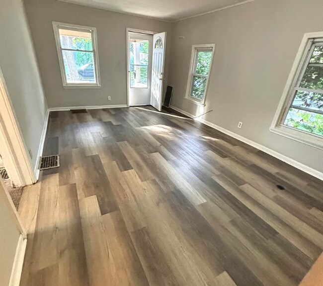 Building Photo - 411 S Hayford Ave