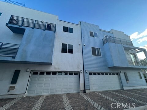 Building Photo - 14614 Vanowen St
