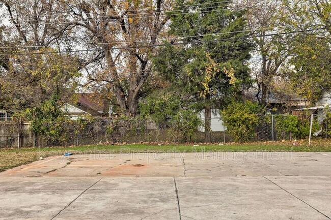 Building Photo - 2325 NW 12th St