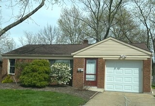Building Photo - 1663 Longwood Rd