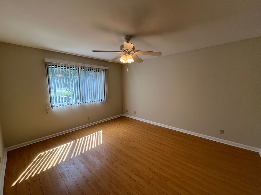 Building Photo - 430 S Niagara St