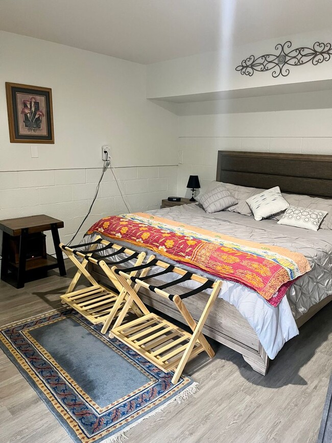 Building Photo - Short Term Rental available, Fully Furnished , 1 Bedroom, 1 Bath in Private Setting