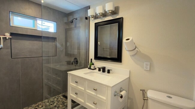 Building Photo - Newly Remodeled 3 bedroom home with AC