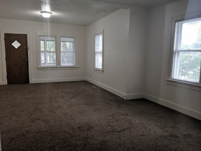 Building Photo - Nice 2-Bedroom Home for Rent in North Central Elkhart