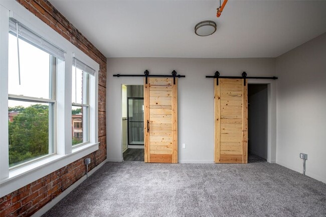 Interior Photo - The Lindley