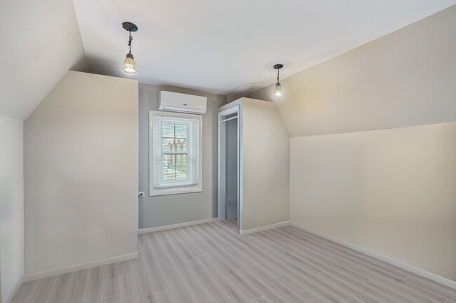 Building Photo - 1606 Laurel Ave