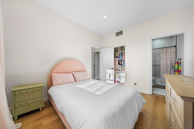 Building Photo - 1213 Tequesta St