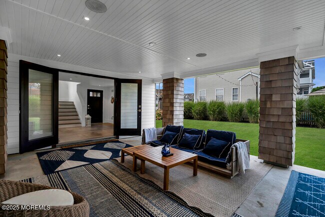 Building Photo - 985 Ocean Ave