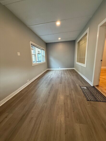 Building Photo - 3255 N Kenneth Ave