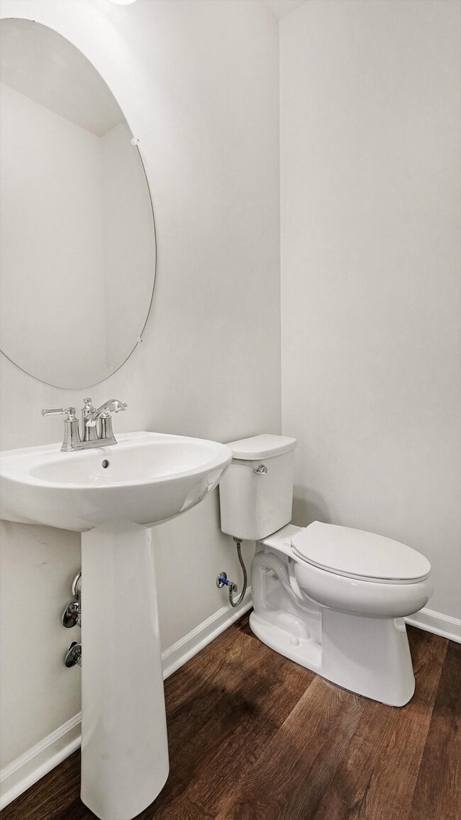 Building Photo - 1601 Salt Springs Dr