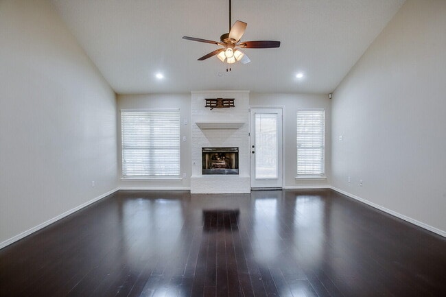 Building Photo - 142 N Utica Ave