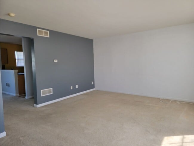 Building Photo - 407 Champs Ln