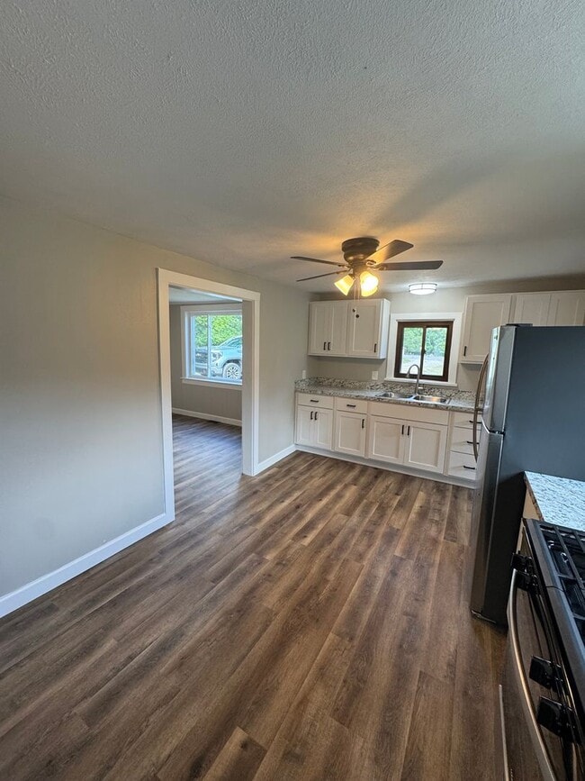Building Photo - Complete Remodel - Beautiful 4 Bedroom Hou...