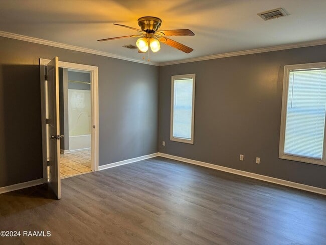 Building Photo - 528 Laurel St