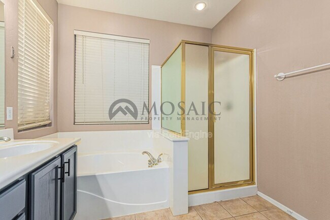 Building Photo - 105 E Piccolo Ct