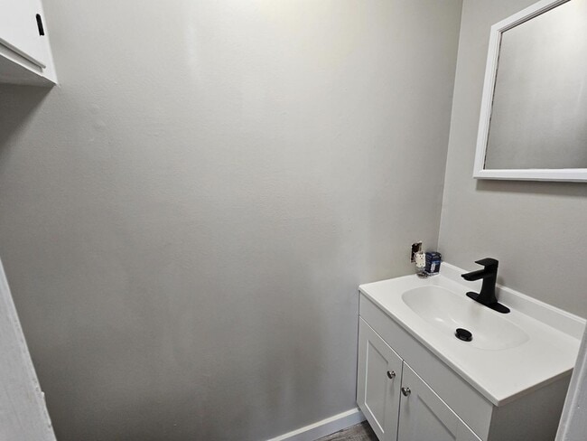 Building Photo - 100 North St