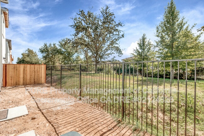 Building Photo - 10924 Arrington Dr