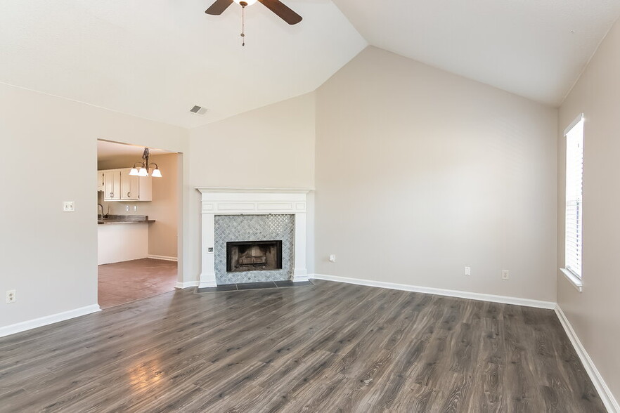 Building Photo - 1886 Towson Ln