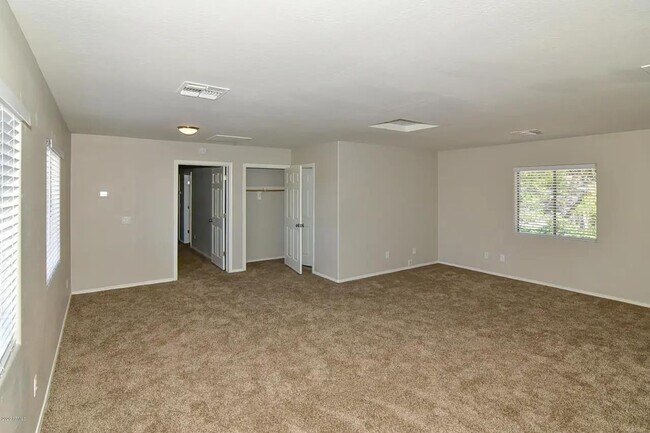 Building Photo - 506 E Townley Ave