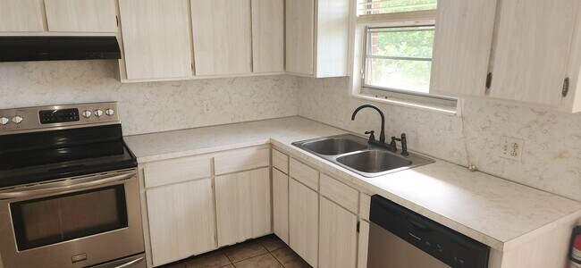 Building Photo - 800 Lake Shore Ter