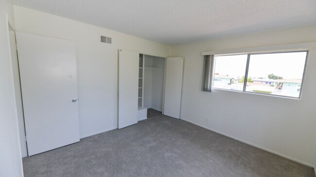 Building Photo - 218 Avenida Rosa