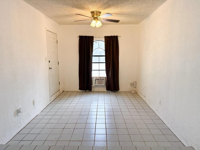 Building Photo - 106 Florida St