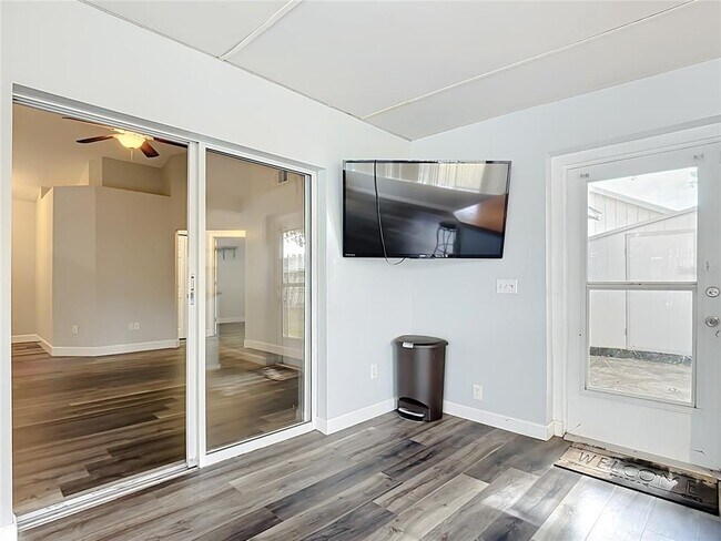 Building Photo - 227 Robbins Rest Cir