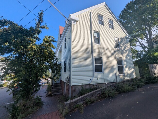 34 Tyng - 34 Tyng St