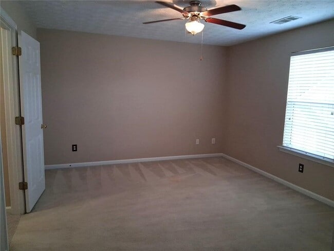 Building Photo - 130 Vinings Dr