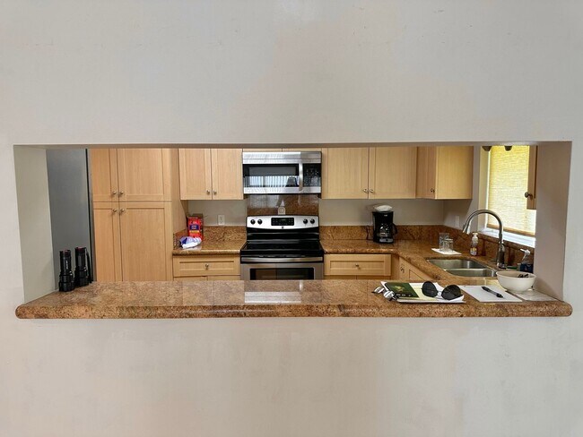 Building Photo - 3 Bedroom / 2 Bathroom Townhome in Kehalani Gardens! Small yard and pet friendly!