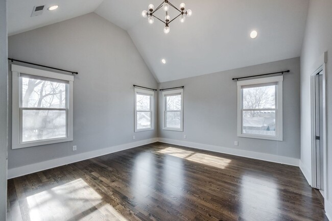 Building Photo - Lovely 3BE/3modern farmhouse is a sheer de...