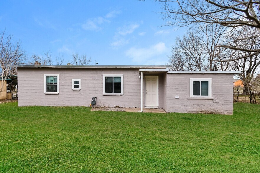 Building Photo - 1531 N Indianapolis Ave