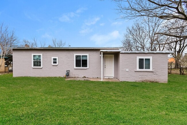 Building Photo - 1531 N Indianapolis Ave