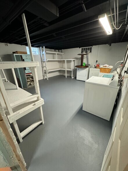 Building Photo - 118 3rd Ave