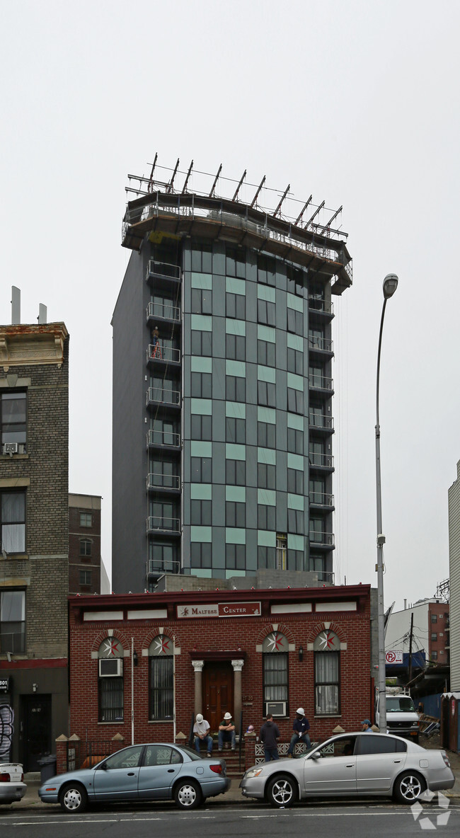 Primary Photo - Hoyt Plaza Development