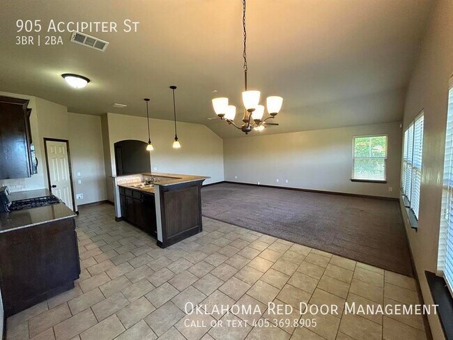 Building Photo - 905 Accipiter St