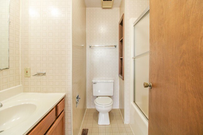 Building Photo - 1812 Sunrise Dr