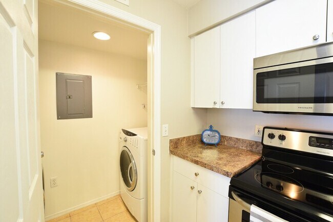 Building Photo - 170 Laterino Ct