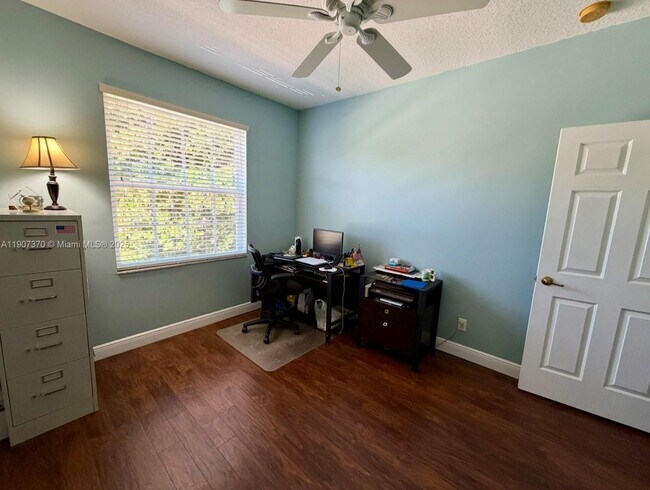 Building Photo - 3172 Fairway Cir