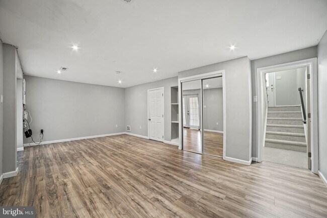 Building Photo - 9328 Humphries Dr
