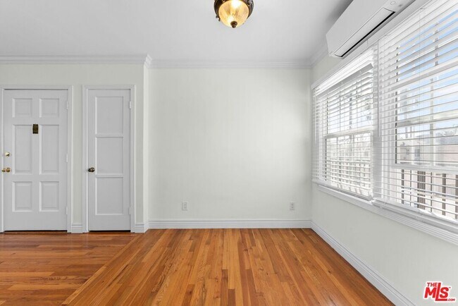 Building Photo - 1701 Stearns Dr