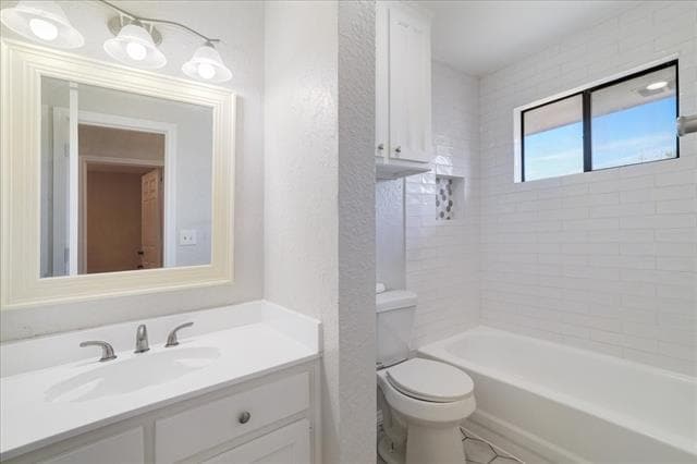 Building Photo - 364 S La Quinta Cir