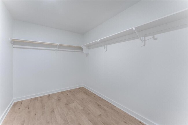 Building Photo - 138 S Maroon Ave